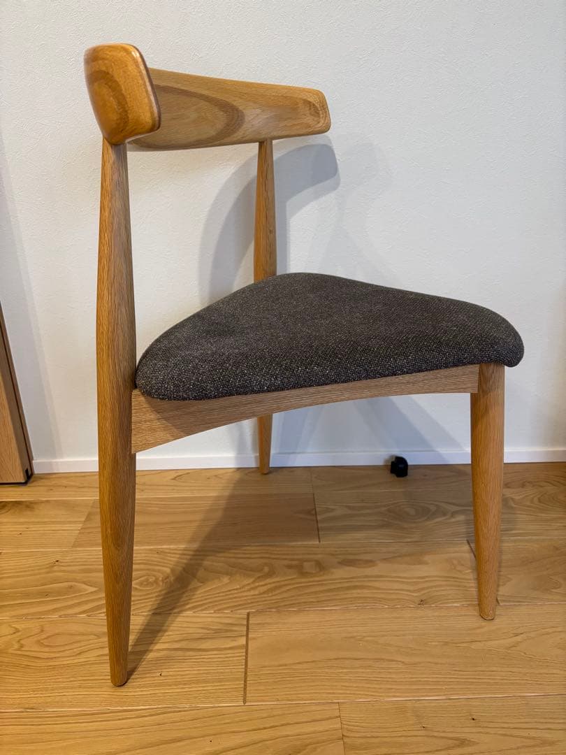 トライレッグチェア センプレ　SEMPRE ダイニングチェア