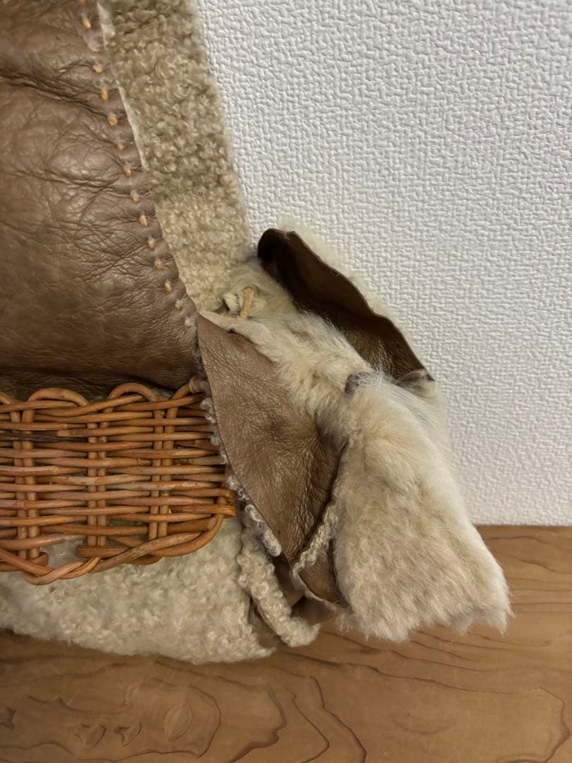 eb.a.gos ムートン×レザーミニバッグ