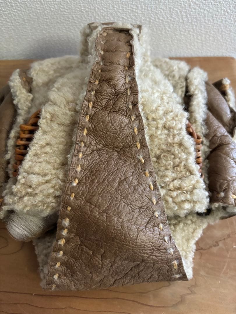 eb.a.gos ムートン×レザーミニバッグ