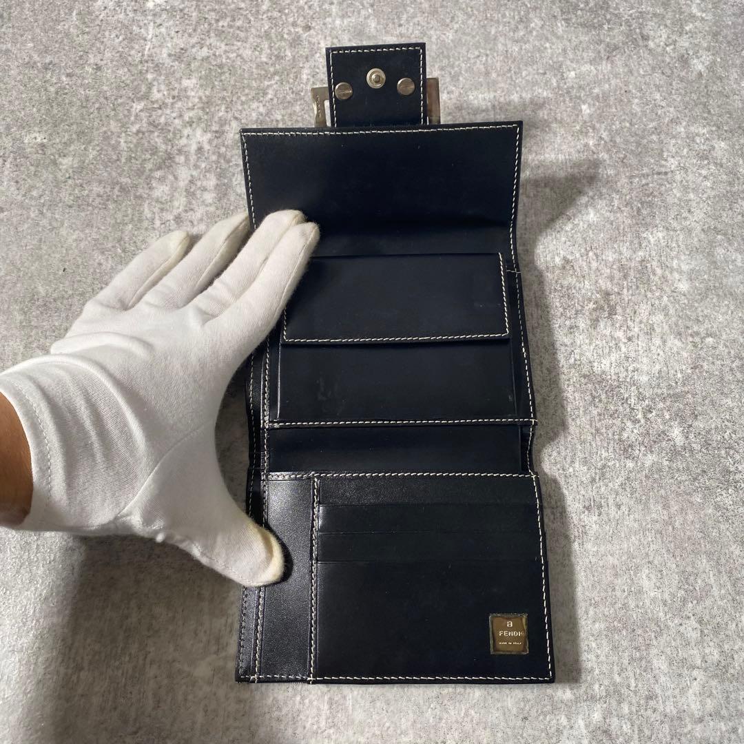 美品　FENDI フェンディ　折り財布　ズッカ柄　マンマバケット　グレー