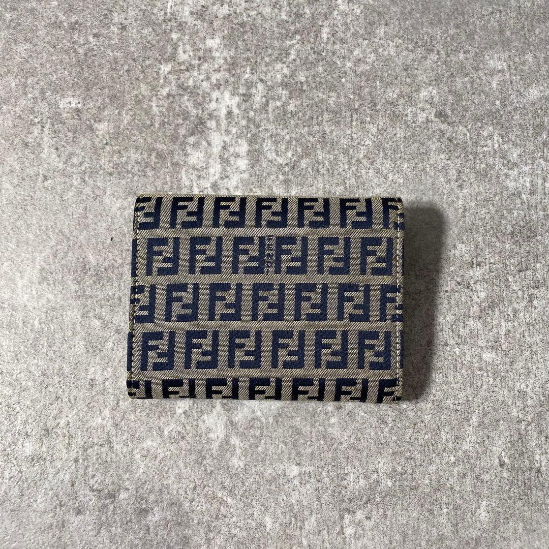美品　FENDI フェンディ　折り財布　ズッカ柄　マンマバケット　グレー