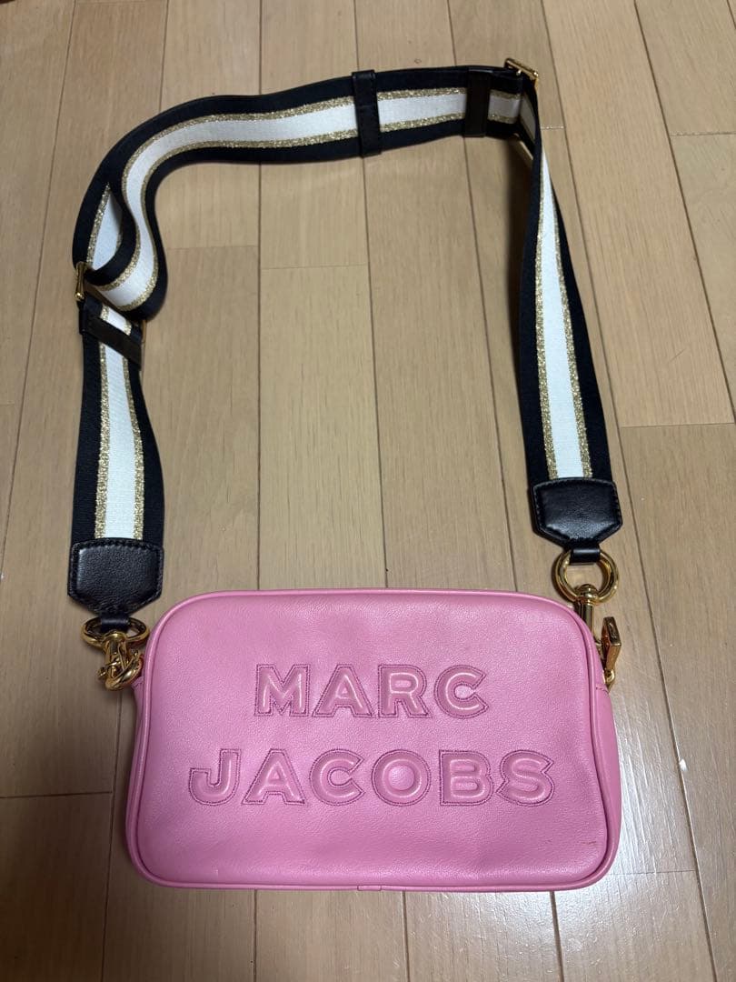 MARC JACOBS ピンクショルダーバッグ
