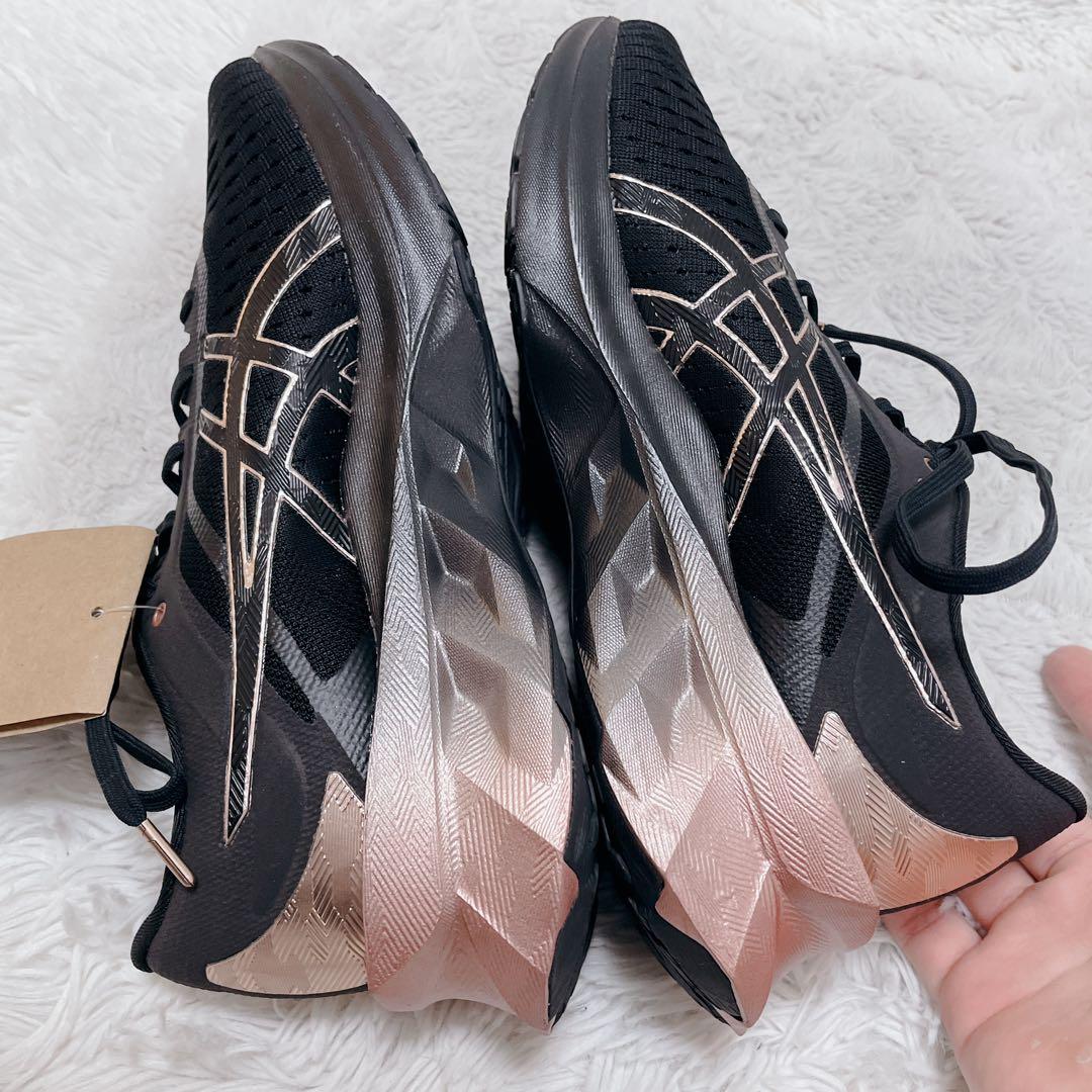 新品　海外限定　アシックス　ノヴァブラスト5 ブラック　24.0 スニーカー