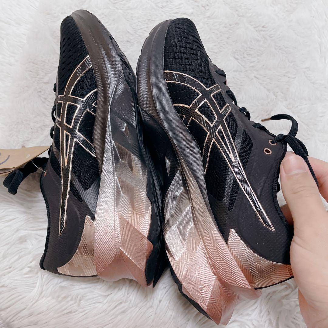 新品　海外限定　アシックス　ノヴァブラスト5 ブラック　24.0 スニーカー