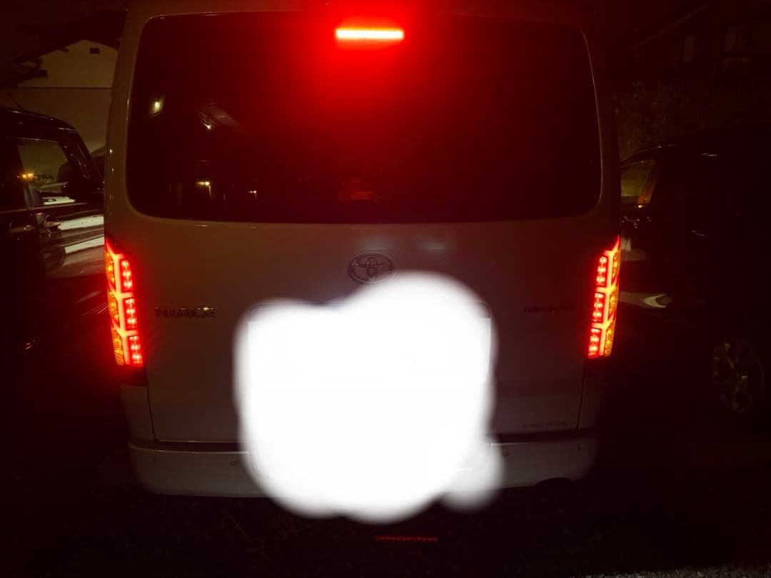 トヨタ ハイエース LEDテールライト