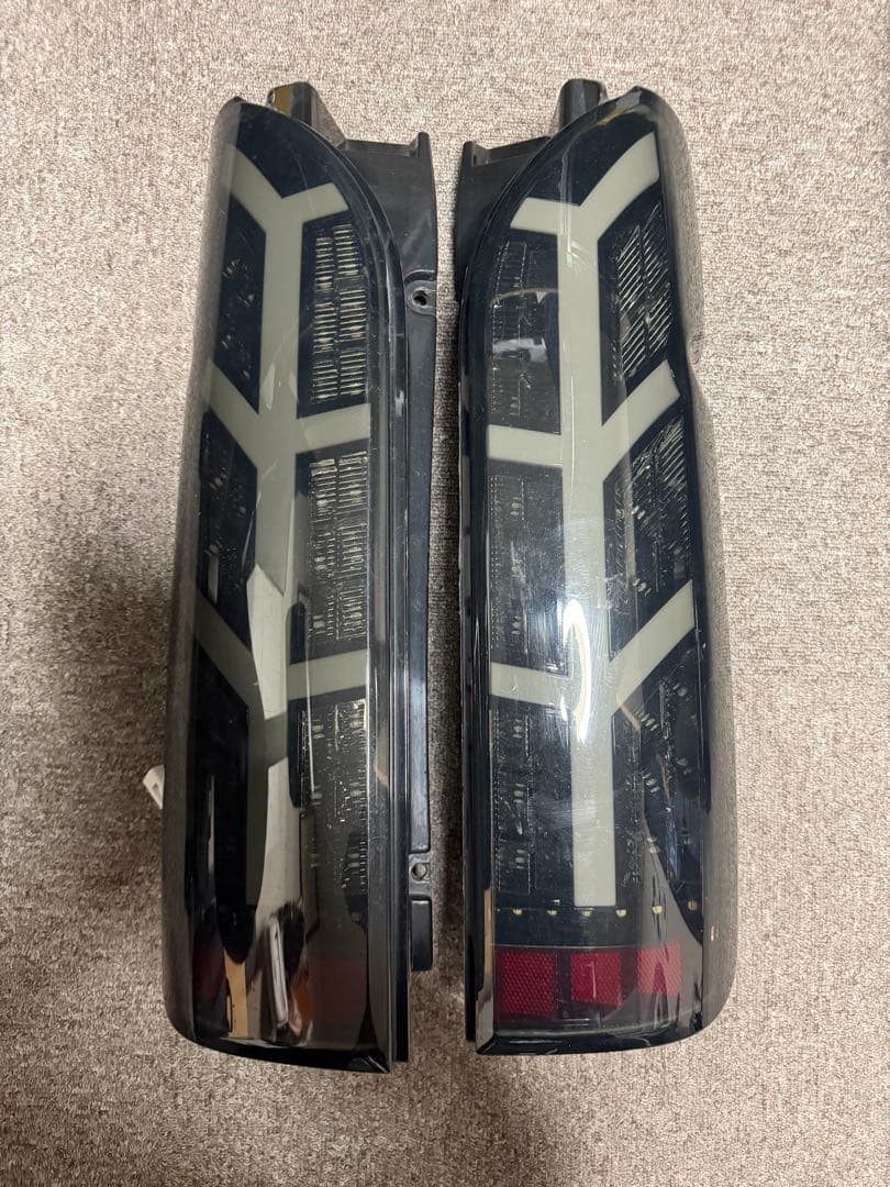 トヨタ ハイエース LEDテールライト