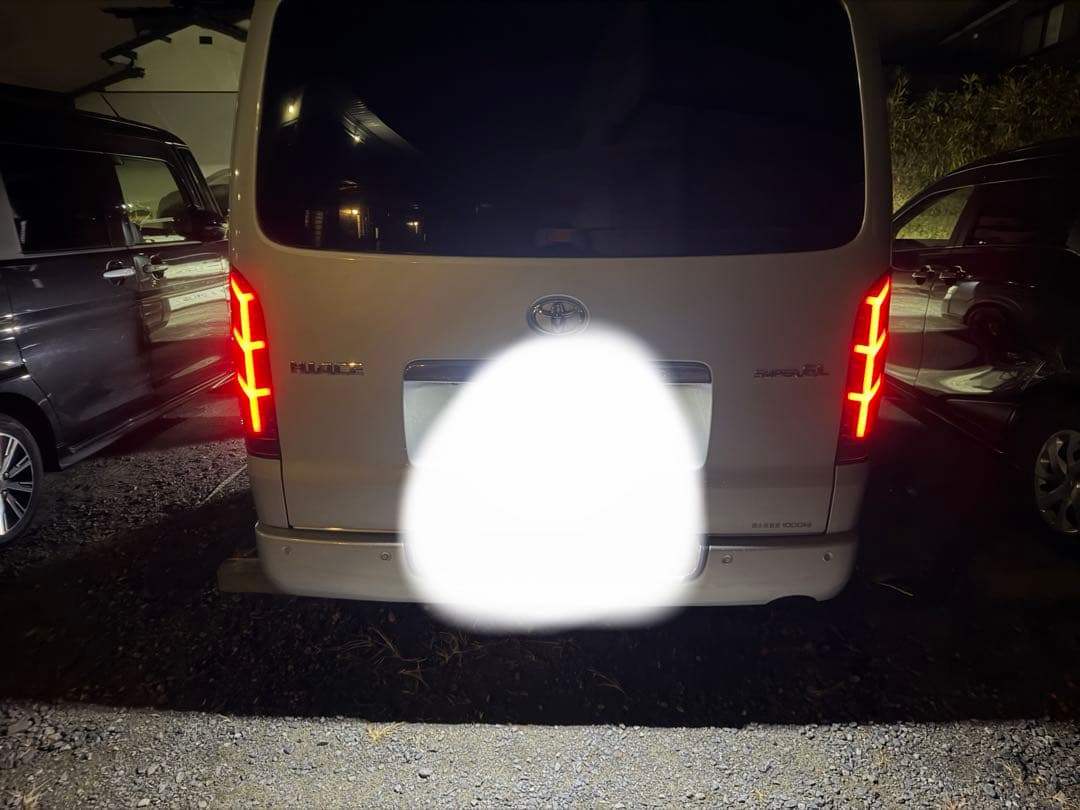 トヨタ ハイエース LEDテールライト