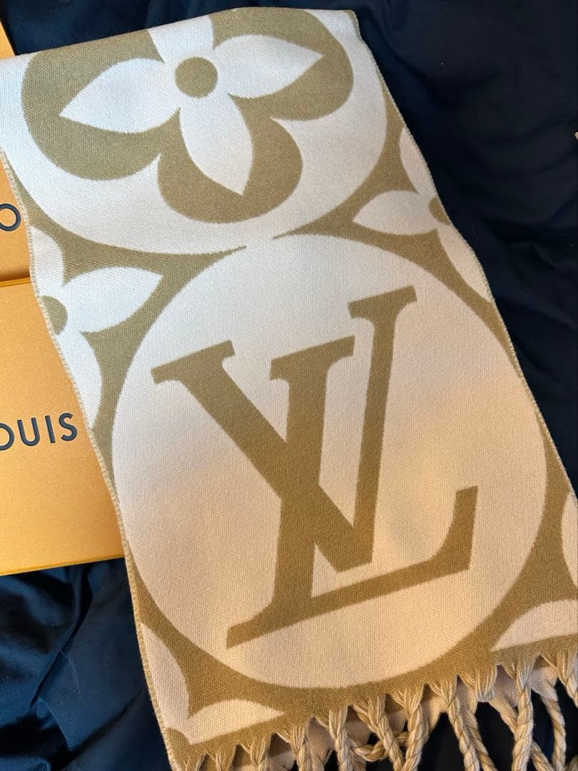 ⭐︎正規品⭐︎ 新品未使用⭐︎マフラー・LV メダリオン　ルイヴィトン