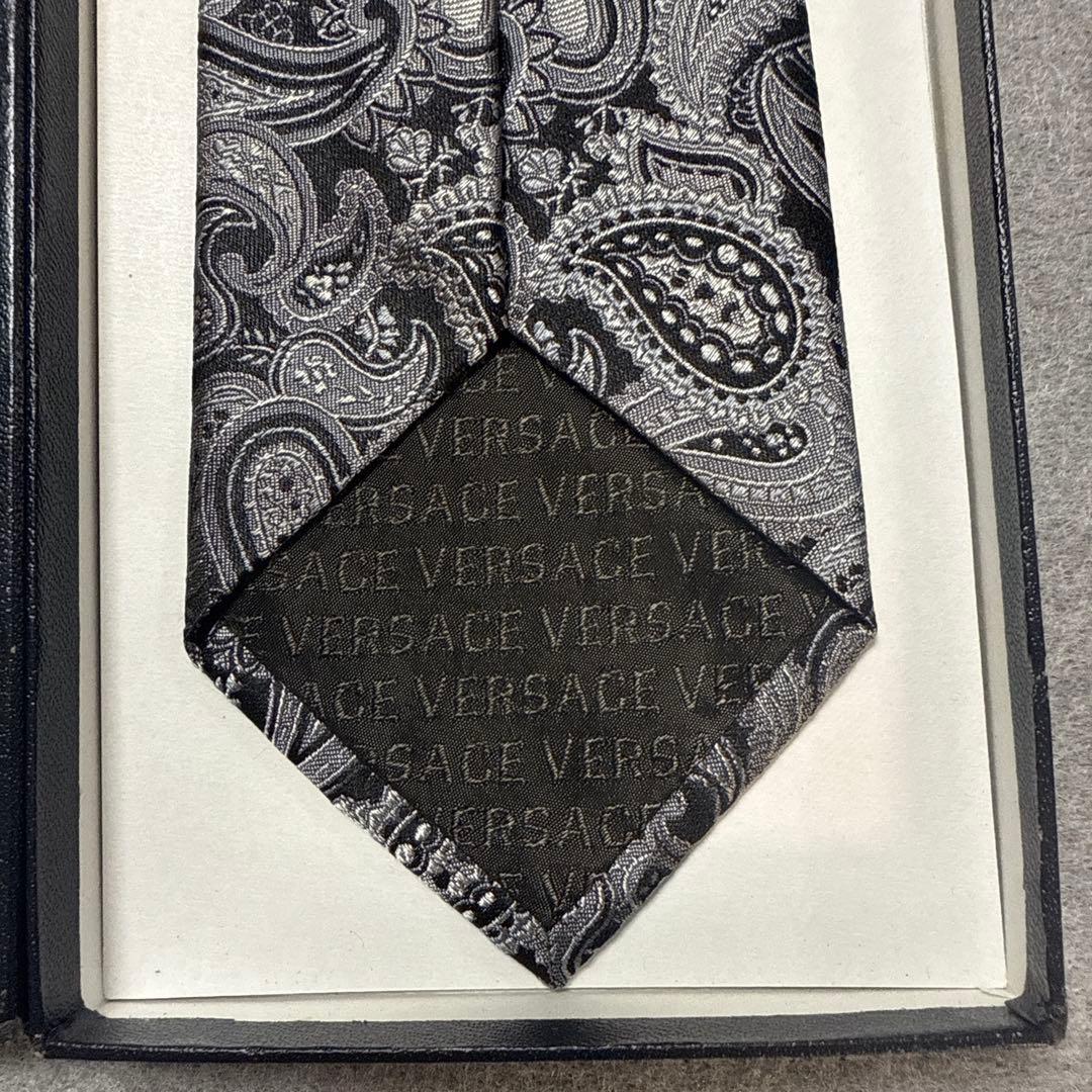 ヴェルサーチ　ネクタイ　グレー　ペイズリー柄　シルクジャガード　派手