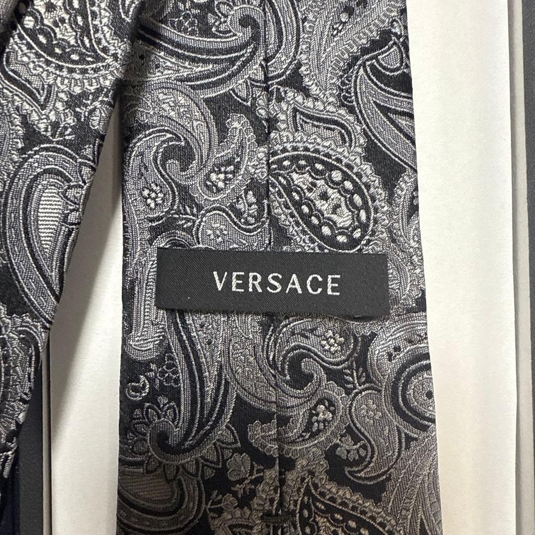 ヴェルサーチ　ネクタイ　グレー　ペイズリー柄　シルクジャガード　派手