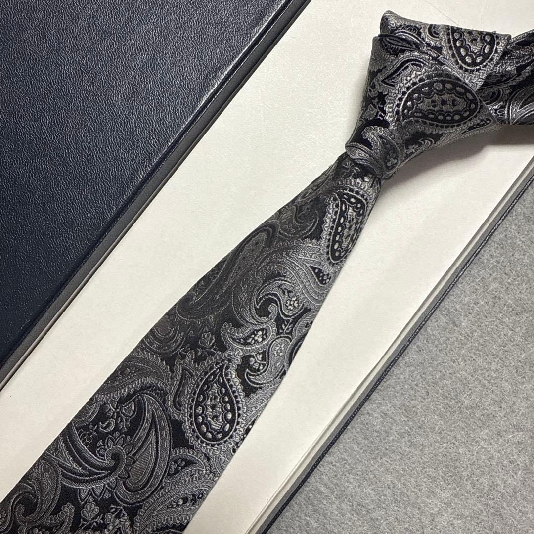 ヴェルサーチ　ネクタイ　グレー　ペイズリー柄　シルクジャガード　派手