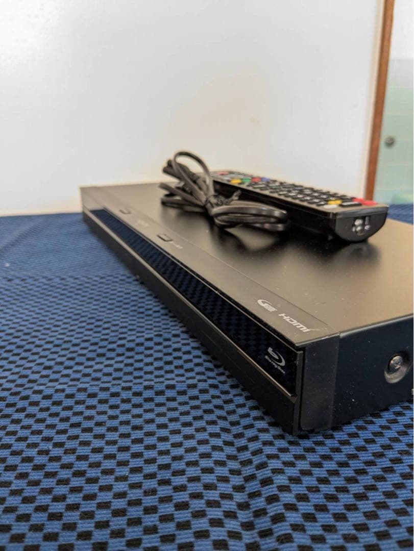 ブルーレイレコーダー 黒 リモコン付き