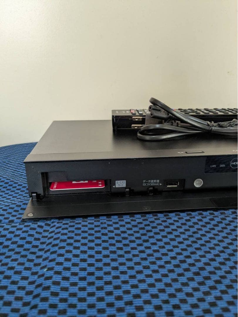 ブルーレイレコーダー 黒 リモコン付き