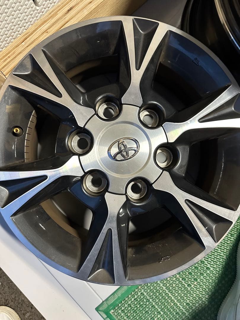 ハイエース　純正オプションホイール