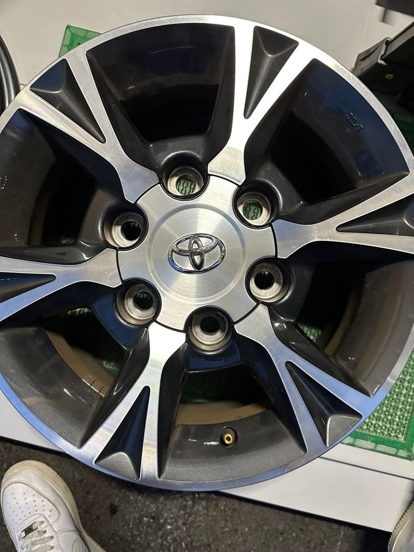 ハイエース　純正オプションホイール