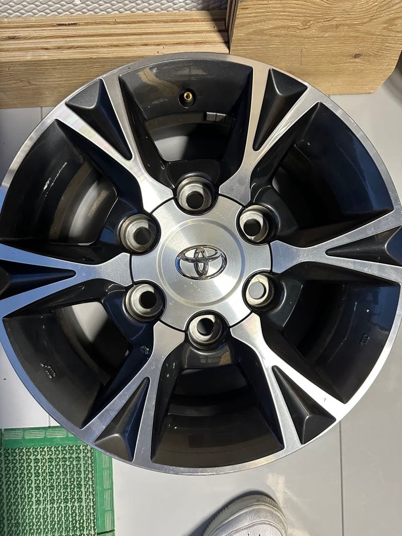 ハイエース　純正オプションホイール