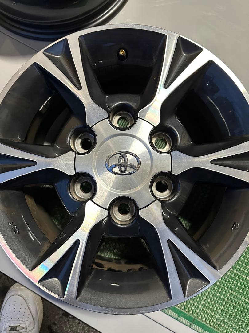 ハイエース　純正オプションホイール