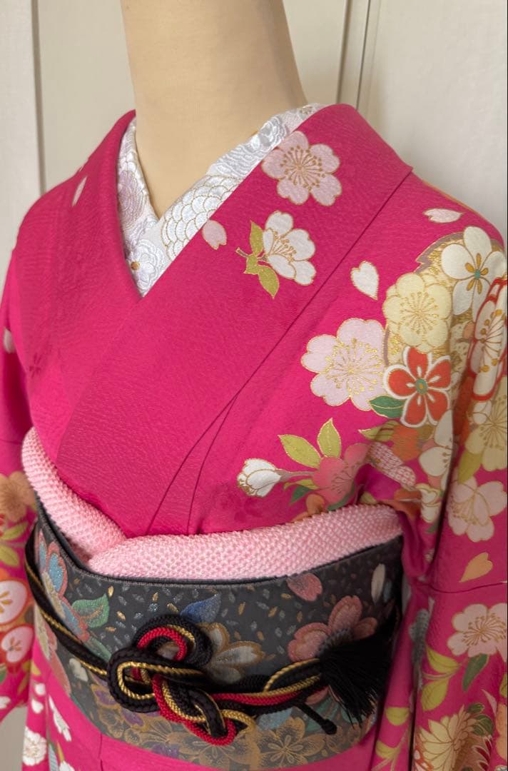 裄６９ｃｍ　豪華　４点セット　四季草花模様　刺繍振袖