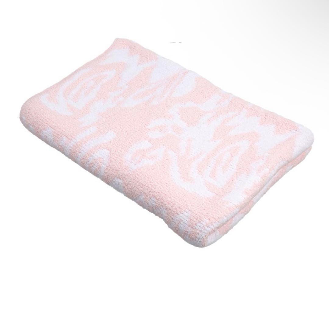 ピンクとホワイトの模様のブランケット