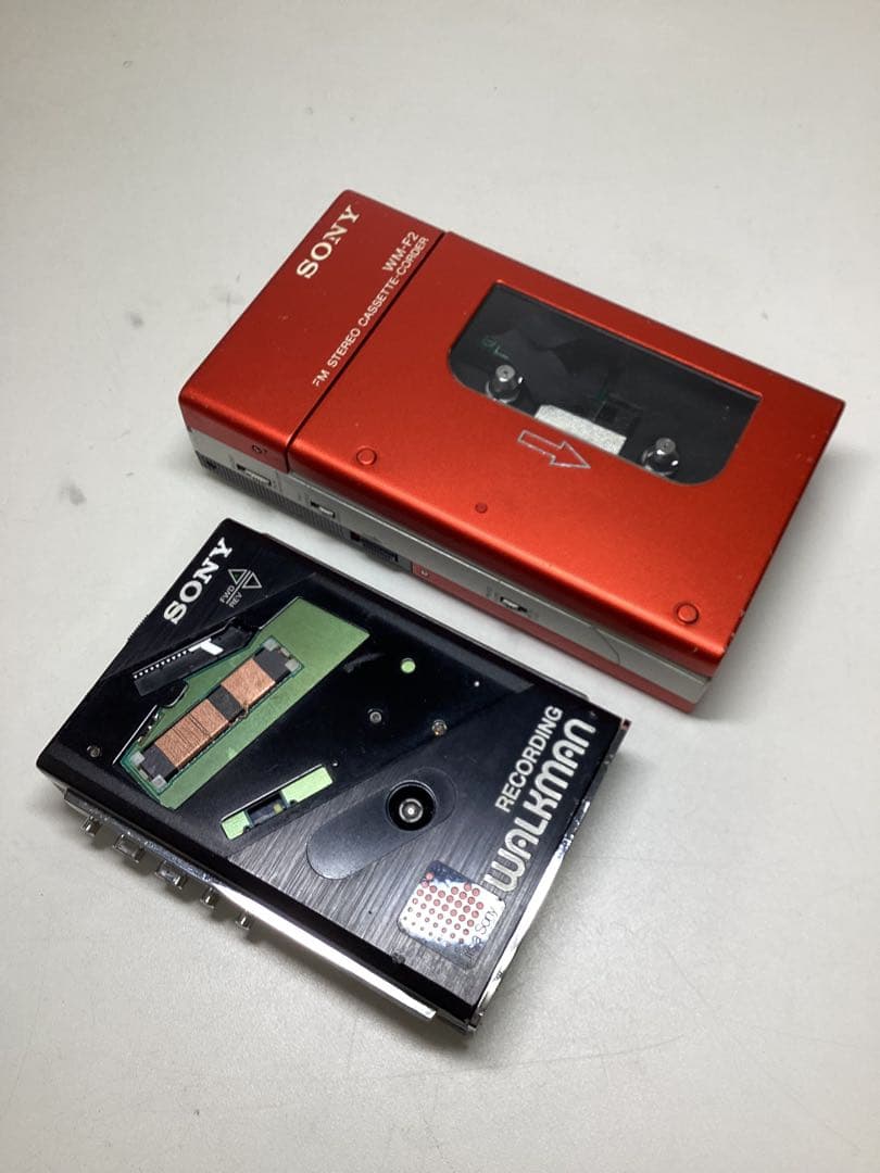 ぱ*ん様 ジャンク　SONY WALKMAN まとめて２点