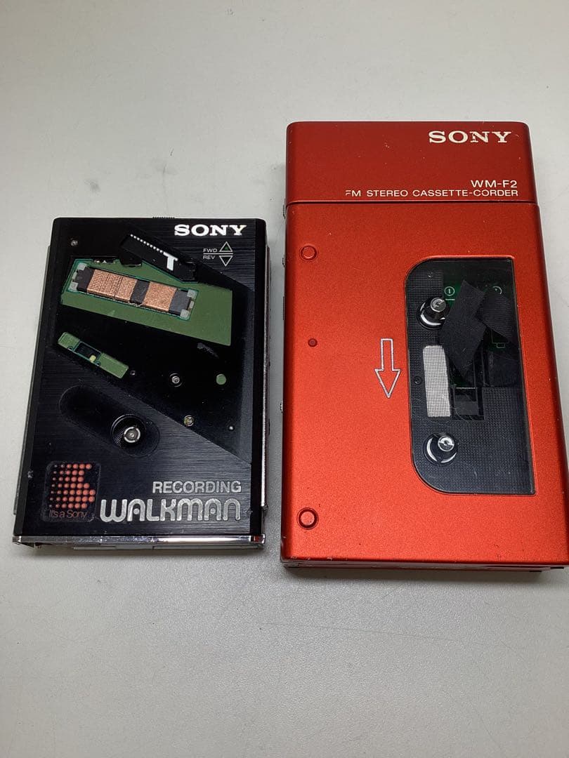 ぱ*ん様 ジャンク　SONY WALKMAN まとめて２点