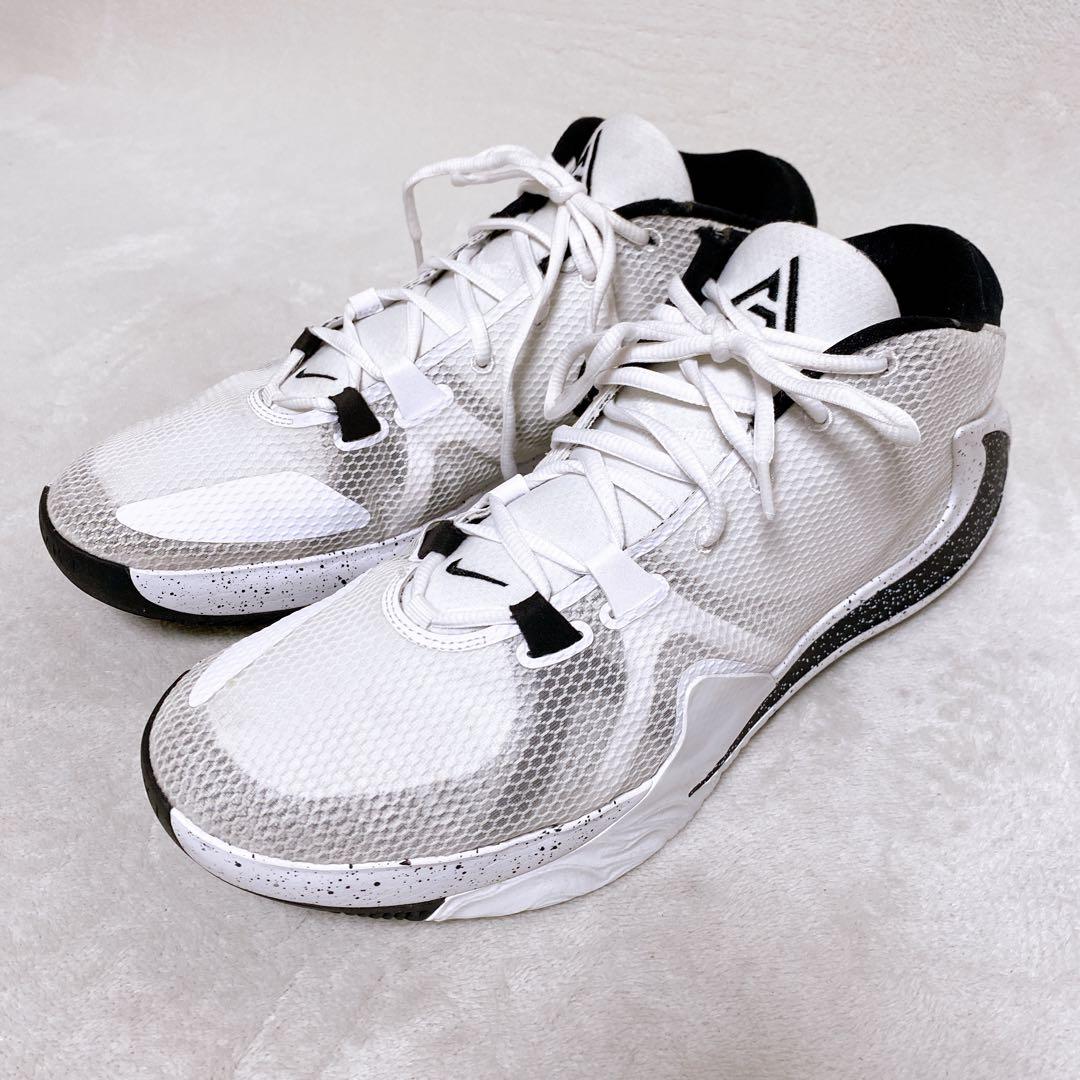 希少　NIKE ZOOM FREAK 1　ホワイト／ブラック　32cm　バッシュ