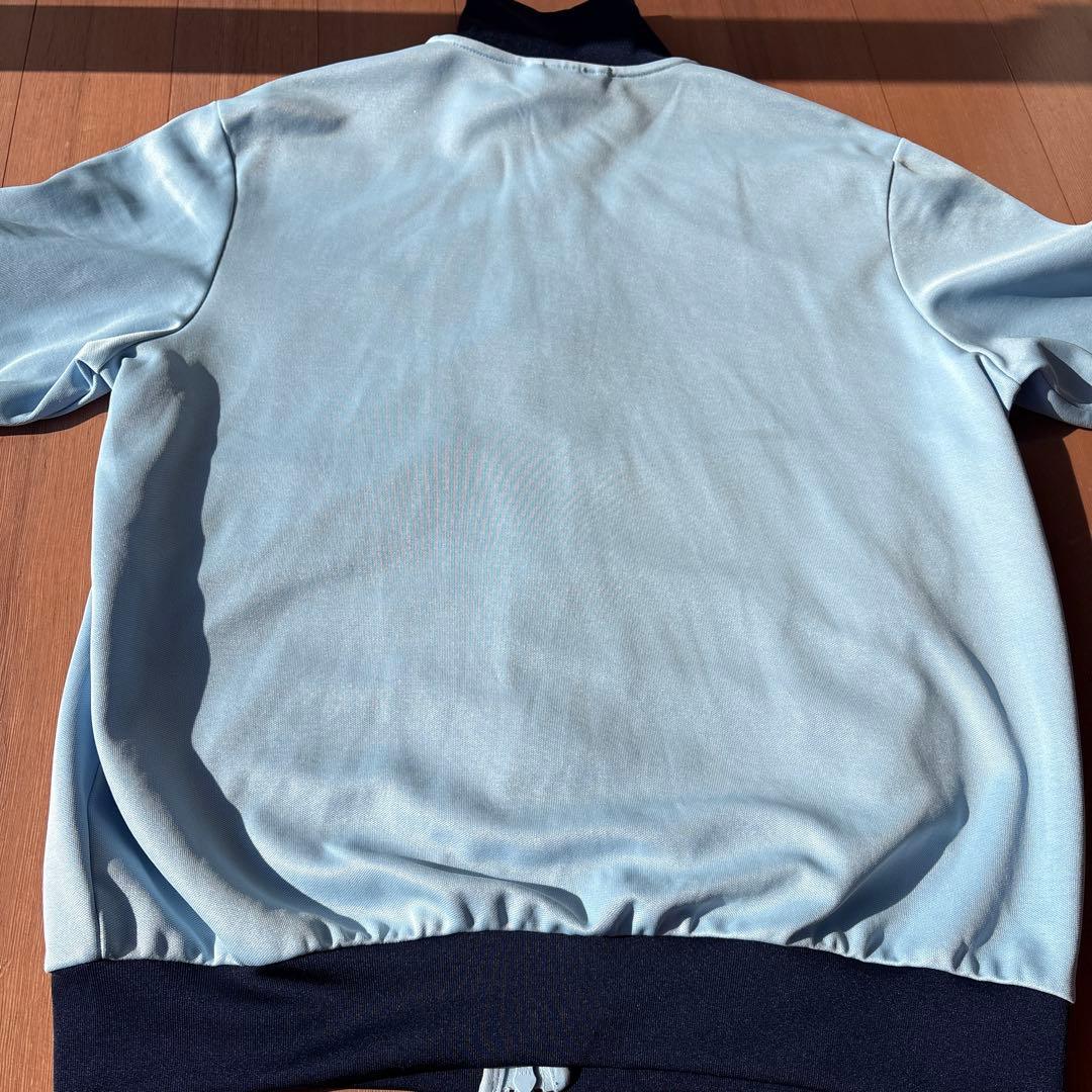 アディダス　トラックトップ