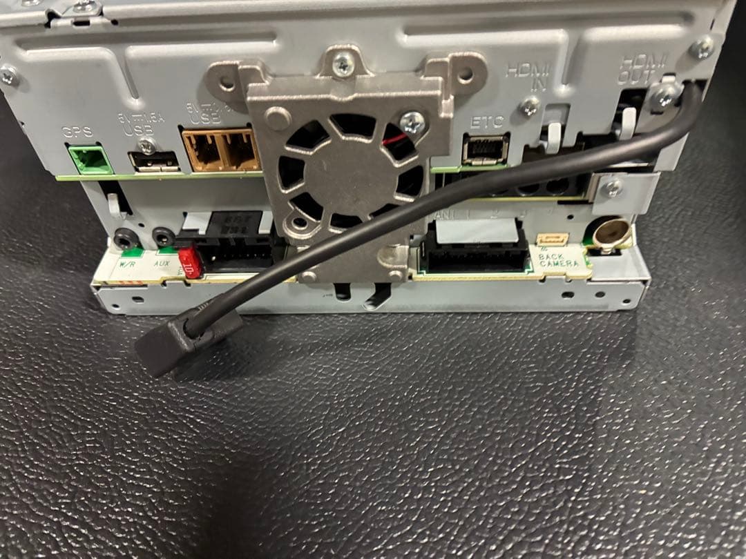 Pioneer AVIC-CL902 画面割れ