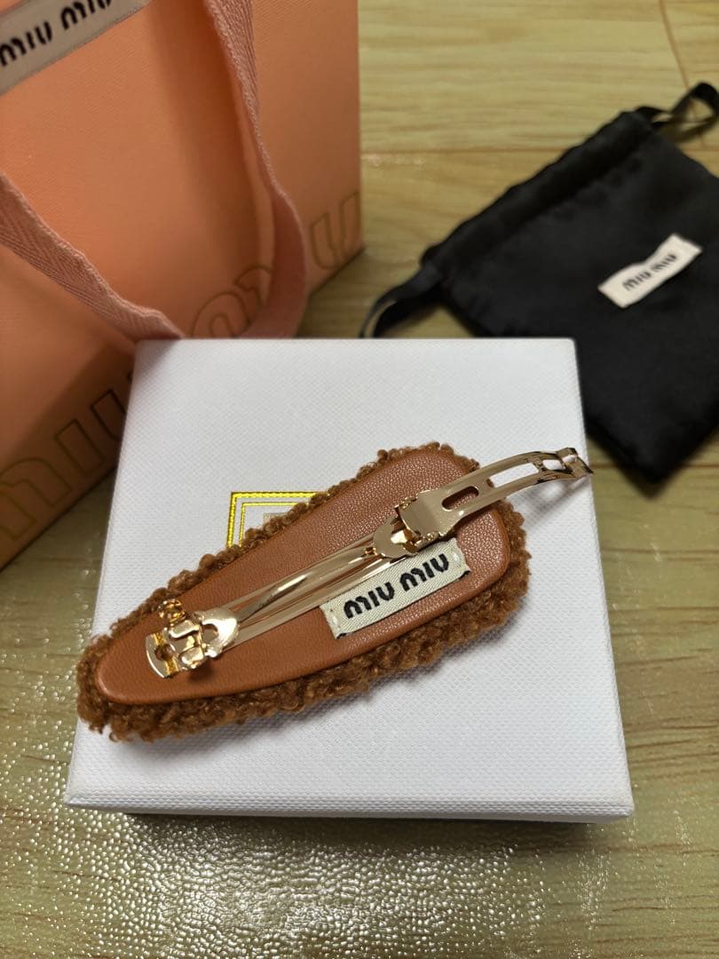 ふわふわ miu miu ヘアクリップ 可愛い色