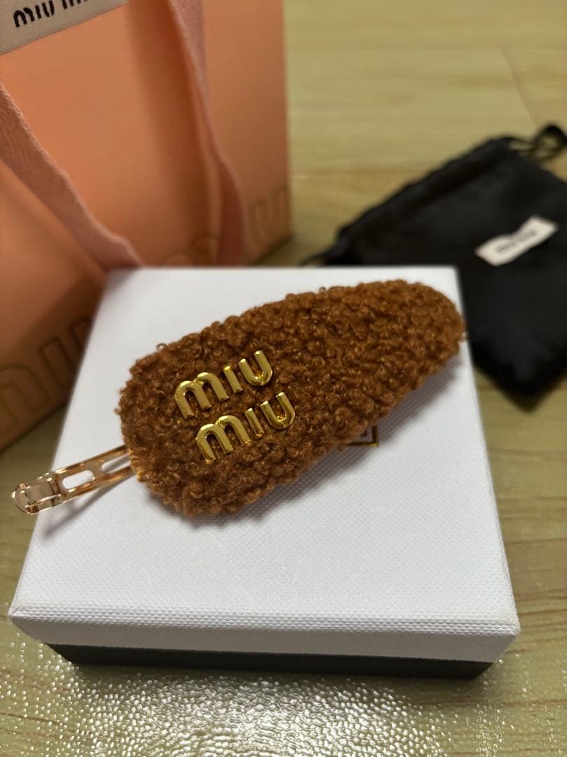 ふわふわ miu miu ヘアクリップ 可愛い色