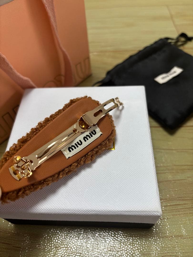 ふわふわ miu miu ヘアクリップ 可愛い色
