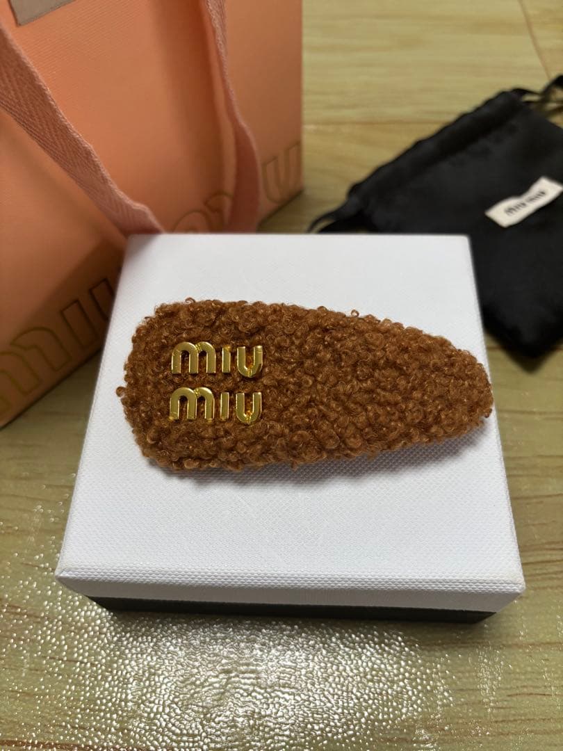 ふわふわ miu miu ヘアクリップ 可愛い色