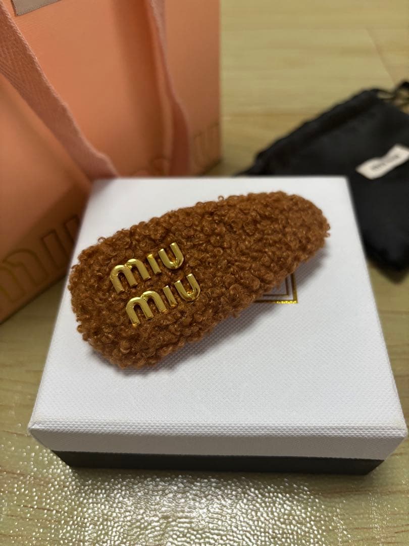 ふわふわ miu miu ヘアクリップ 可愛い色