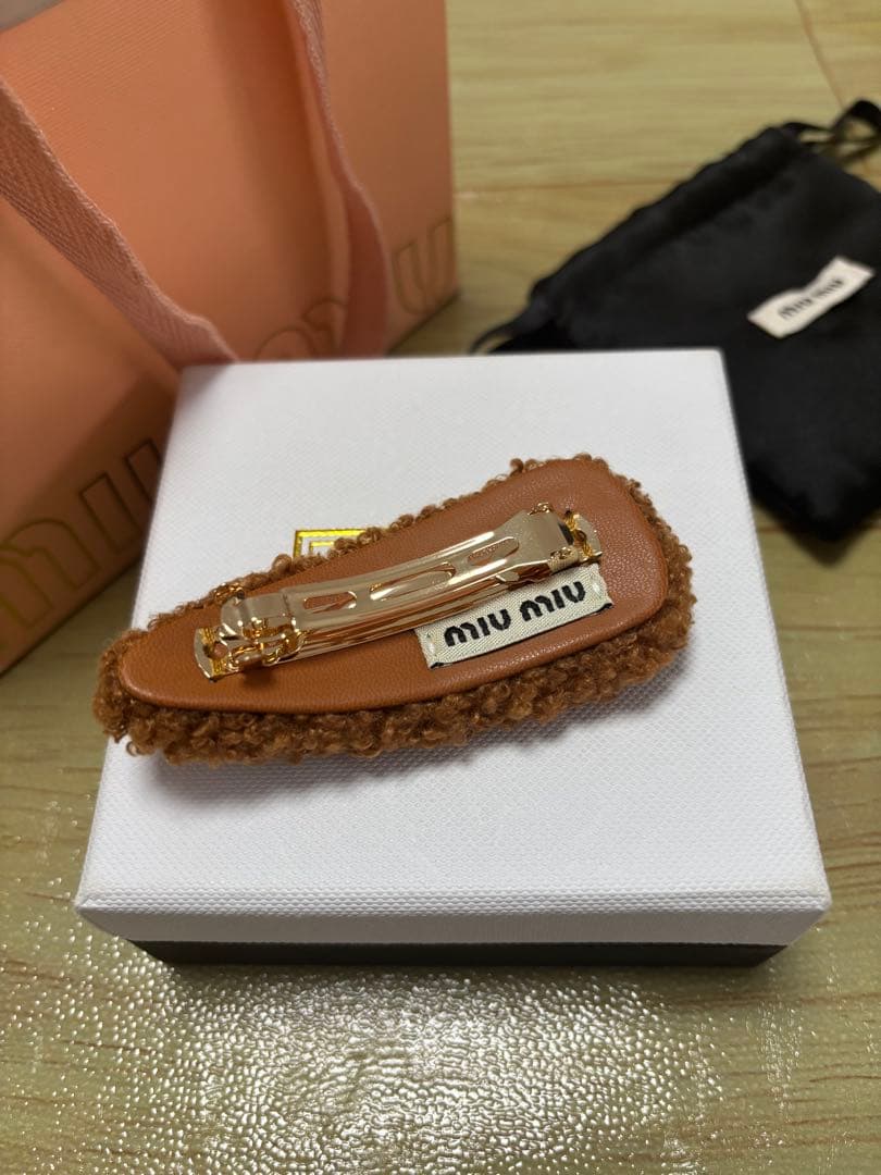 ふわふわ miu miu ヘアクリップ 可愛い色