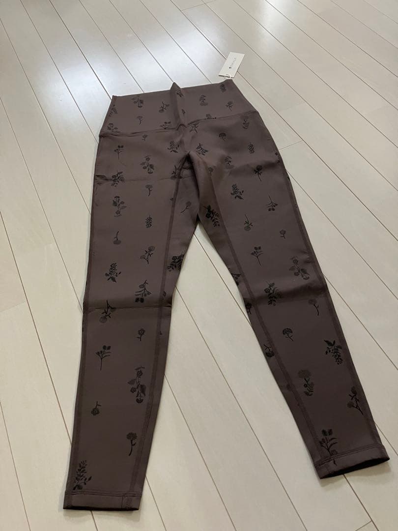 新品　スカーラ sukala ホットヨガ　ラバ　レギンス　花柄　ブラウン　S