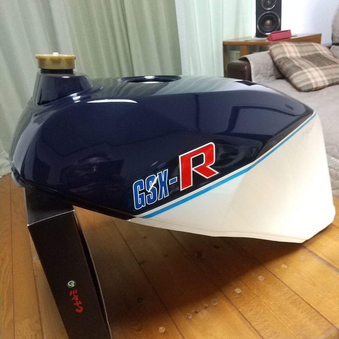 GSX R400 (GK71B ) ガソリンタンク