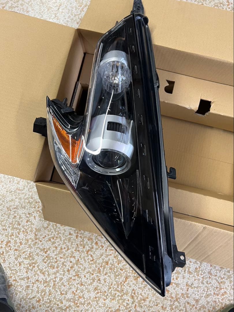 Z34 右ヘッドランプ