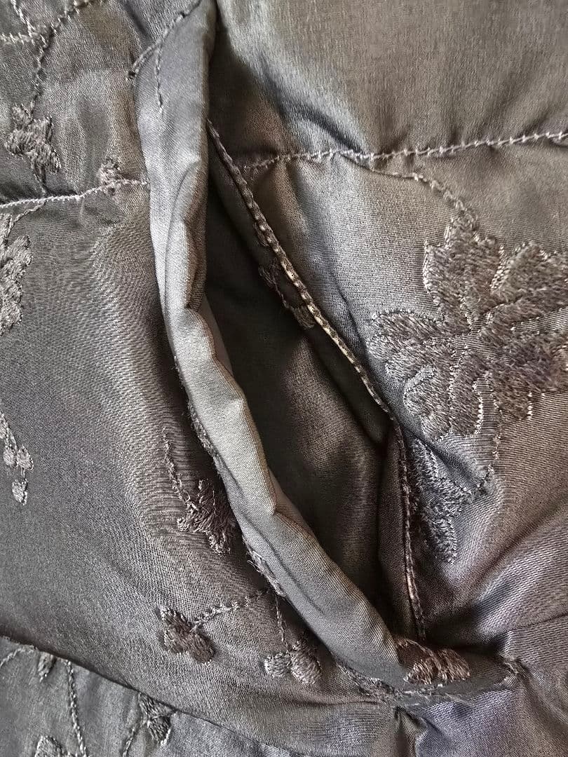 黒 花柄刺繍 ダウンベスト