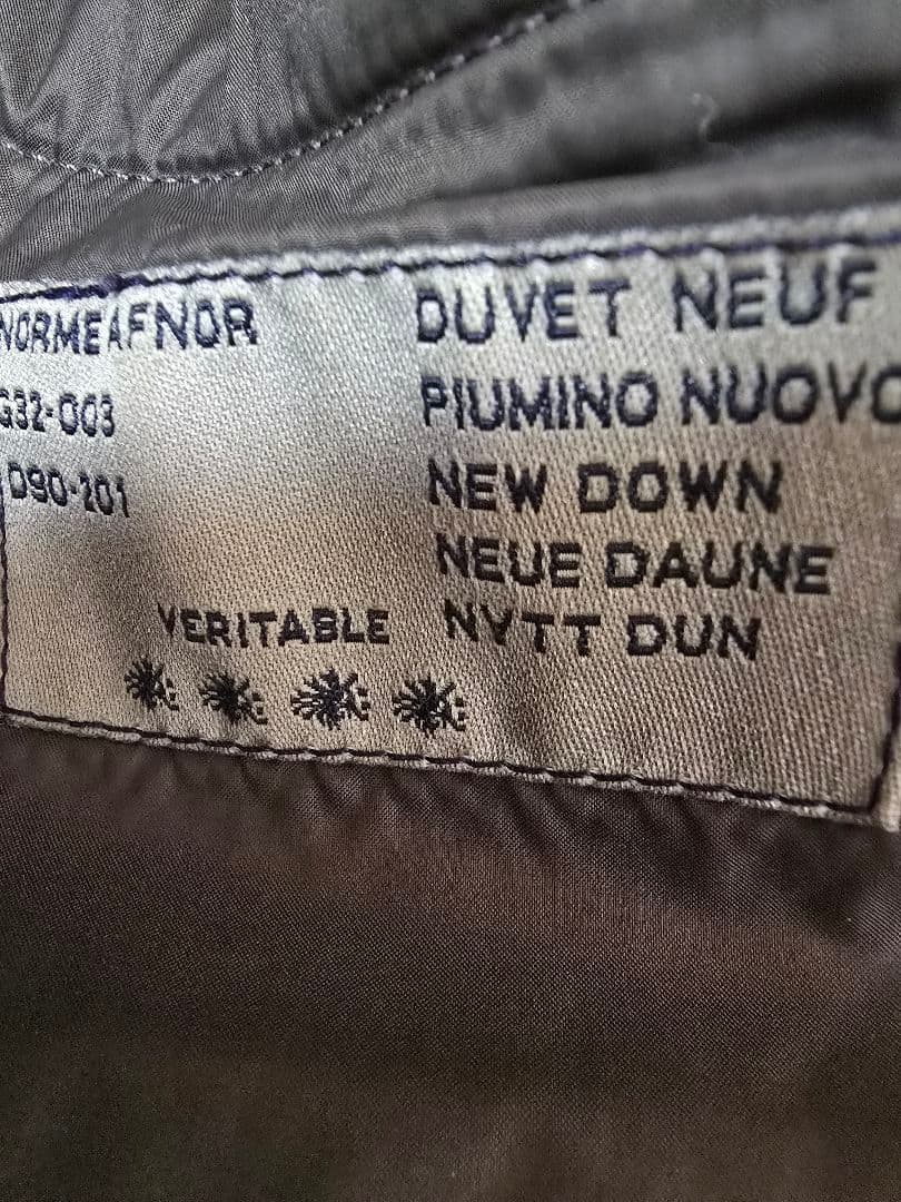 黒 花柄刺繍 ダウンベスト