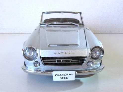あまさん専用 AUTOart 1/18 ダットサン フェアレディ 2000