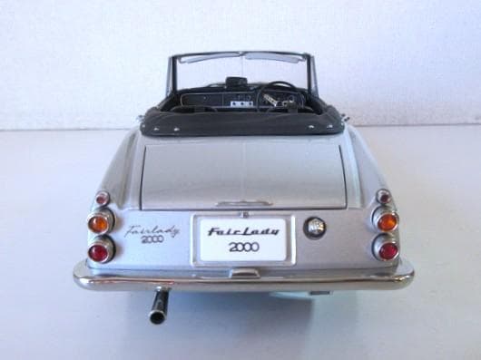 あまさん専用 AUTOart 1/18 ダットサン フェアレディ 2000