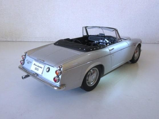 あまさん専用 AUTOart 1/18 ダットサン フェアレディ 2000