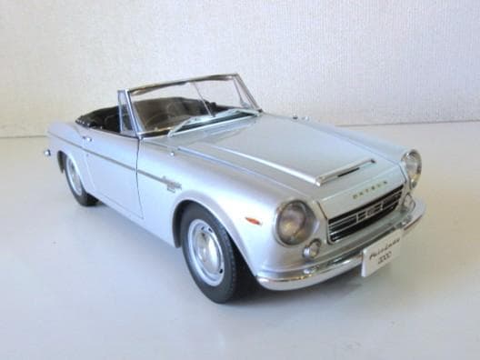 あまさん専用 AUTOart 1/18 ダットサン フェアレディ 2000