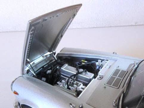 あまさん専用 AUTOart 1/18 ダットサン フェアレディ 2000