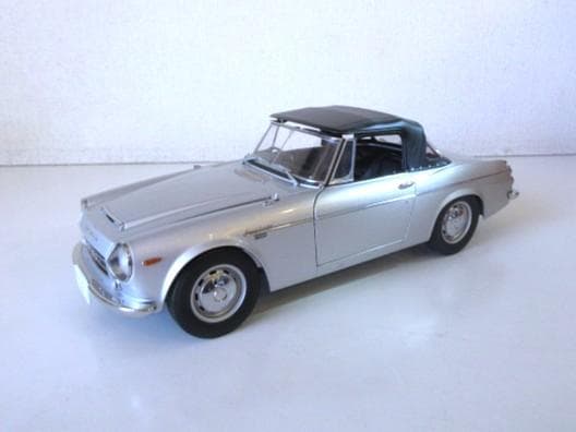 あまさん専用 AUTOart 1/18 ダットサン フェアレディ 2000