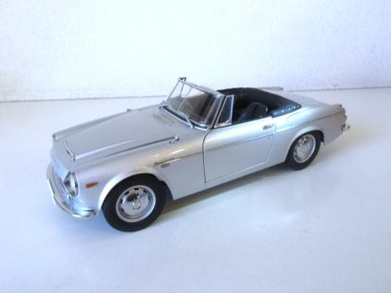 あまさん専用 AUTOart 1/18 ダットサン フェアレディ 2000