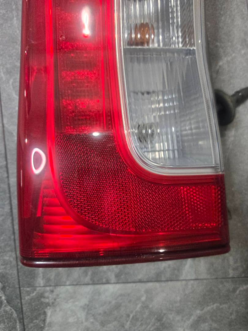 LA600S 　ダイハツ　タント　テールランプ