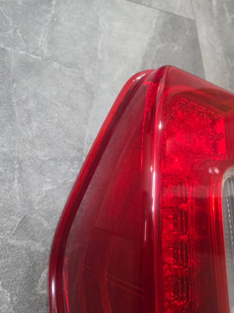 LA600S 　ダイハツ　タント　テールランプ