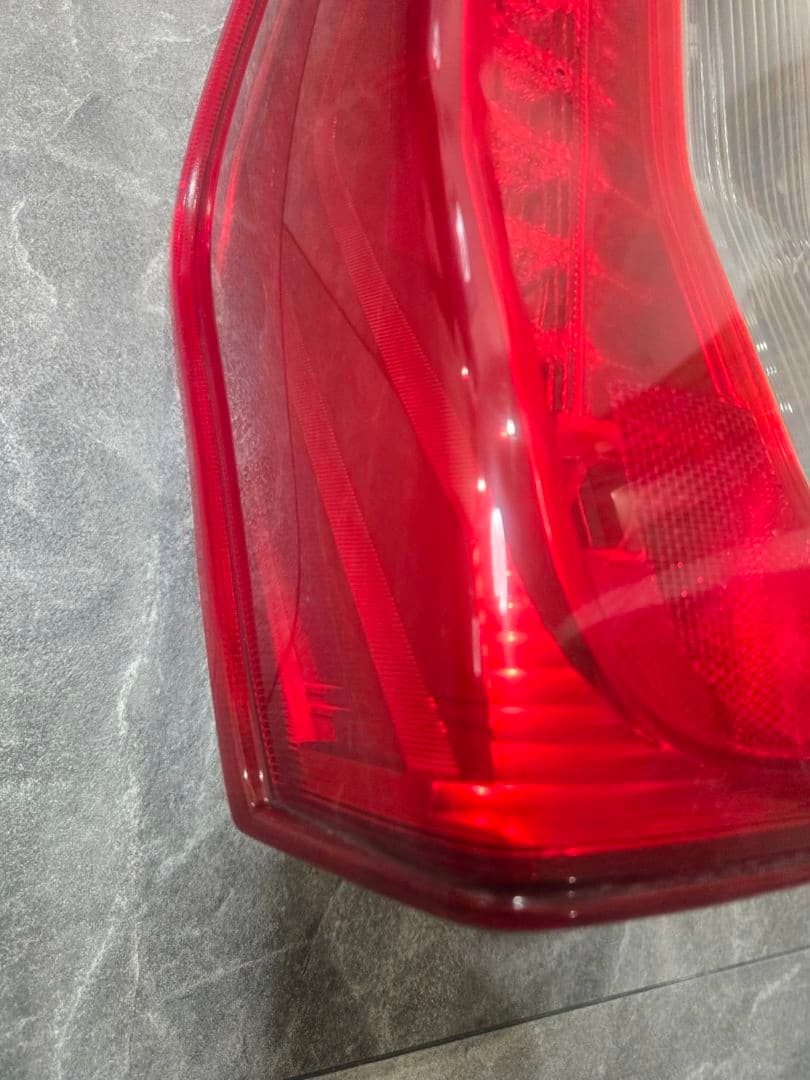 LA600S 　ダイハツ　タント　テールランプ