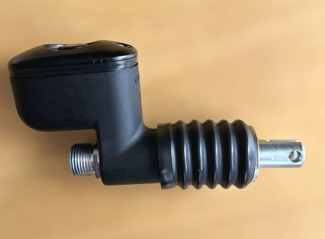 ハーレー　リヤ　ブレーキマスター